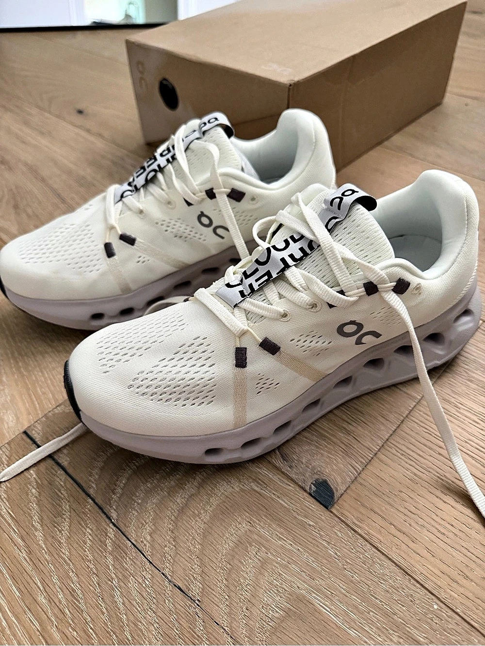 On Cloudsurfer Athletic Men’s Shoes White US 7 New With Tags